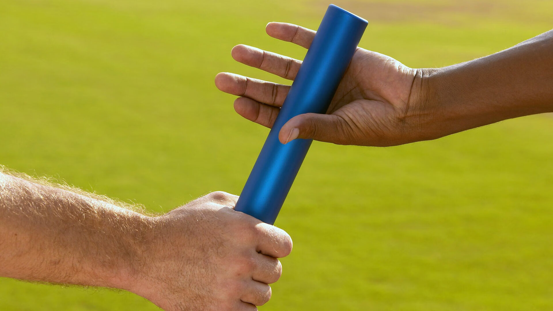 《电竞迷必看：年度十佳比赛精彩瞬间回放》，电竞比赛录像